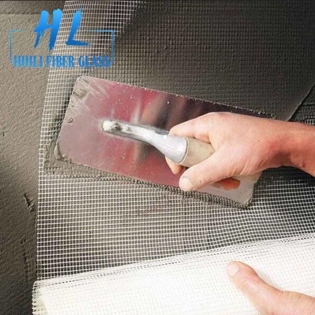 malha resistente Rolls da fibra de vidro do alcaloide da tela dos produtos da fibra de vidro de 5x5mm 80GSM 60GSM para o mosaico