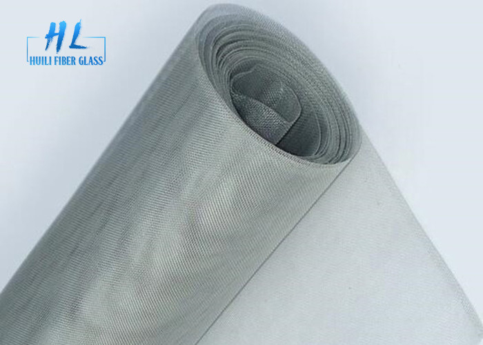 Retalhos de mosquito de fibra de vidro resistentes aos raios UV Tecido simples 18*16 / 20*20 Retalho permeável à água