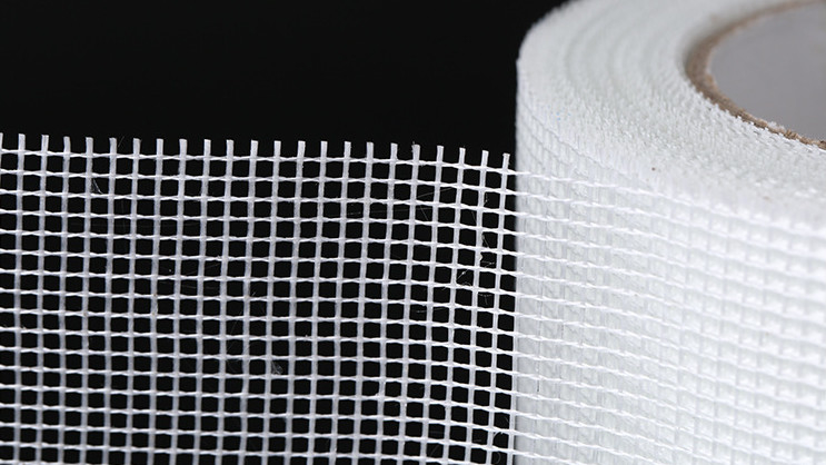 A fita autoadesiva branca da malha da fibra de vidro de 9*9 8*8 para cobrir o Drywall articula